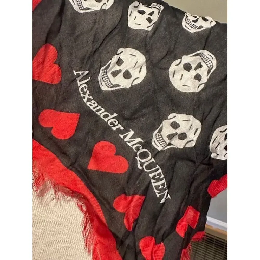Alexander McQueen Skull Scarf NWT Black White Red Hearts Goth Punk Designer